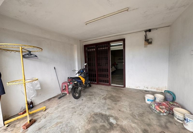 Taman Utama, Pekan Nanas