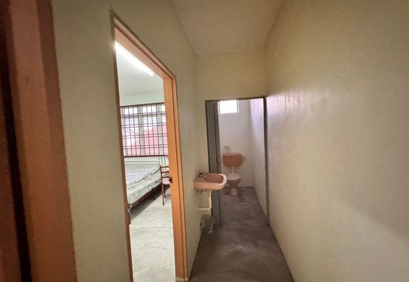 Taman Utama, Pekan Nanas