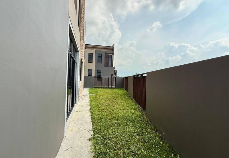 Avira Garden Terraces @ Medini