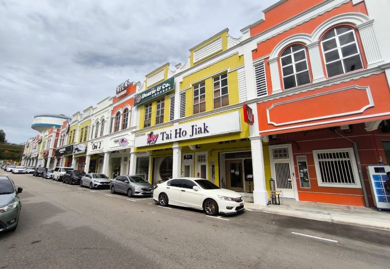 Jalan Austin Heights