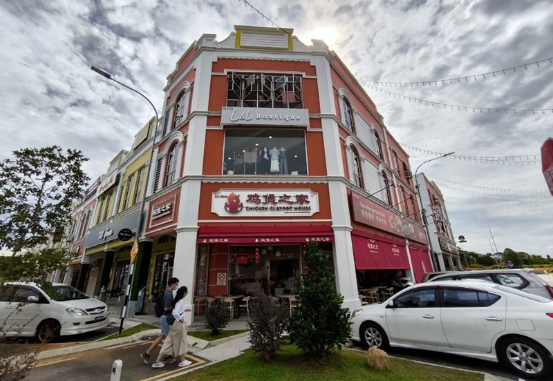 Jalan Austin Heights