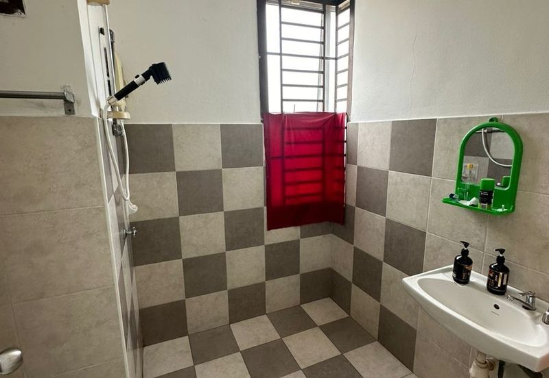 Jalan Setia Tropika 3/12