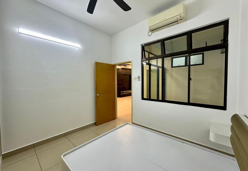 Maple Red, Adda Heights