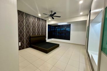 Maple Red, Adda Heights