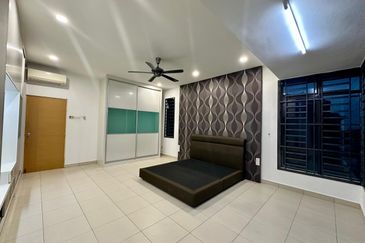 Maple Red, Adda Heights