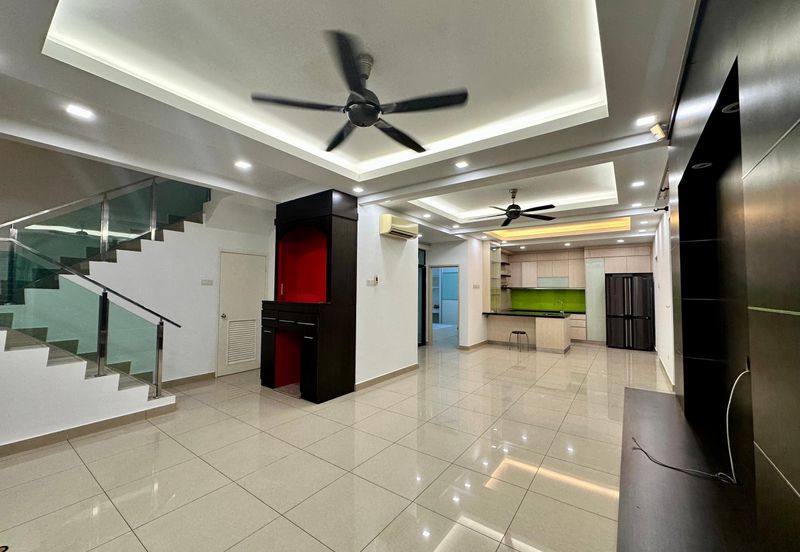 Maple Red, Adda Heights