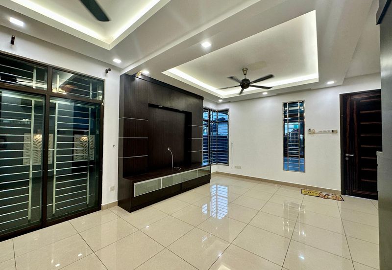 Maple Red, Adda Heights