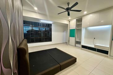 Maple Red, Adda Heights