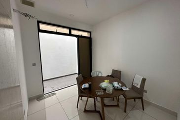 The Canal Garden South, Horizon Hills