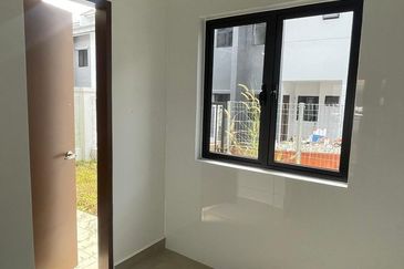 Jalan Laman Citra Double Storey Terrace House 