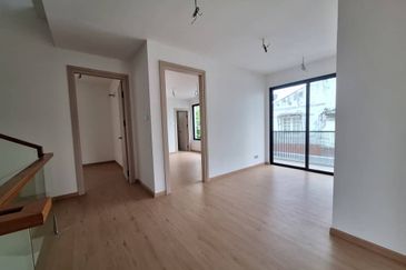 Brand New 3.5 Storey Semi D Kolombong Private Lift 5400sqft Taman Lifo