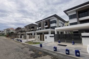 Brand New 3.5 Storey Semi D Kolombong Private Lift 5400sqft Taman Lifo