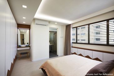 Near RELAU Freehold Low Density Condo, Fully Residential, 4 Bedroom