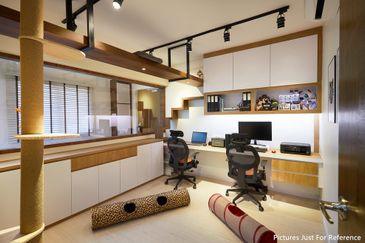 Near RELAU Freehold Low Density Condo, Fully Residential, 4 Bedroom