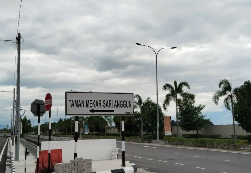 Unfurnished With Fan & Lighting, Gated Guarded, Nice Environment