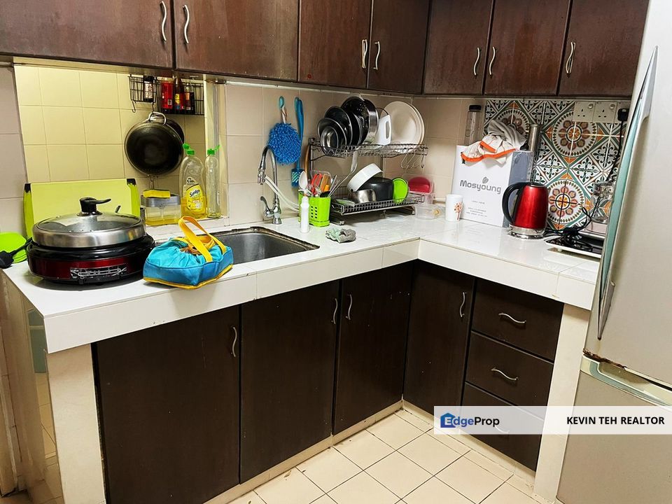 Partially Furnished D’aman Condominium Crimson Block Harmoni, Selangor, Ara Damansara