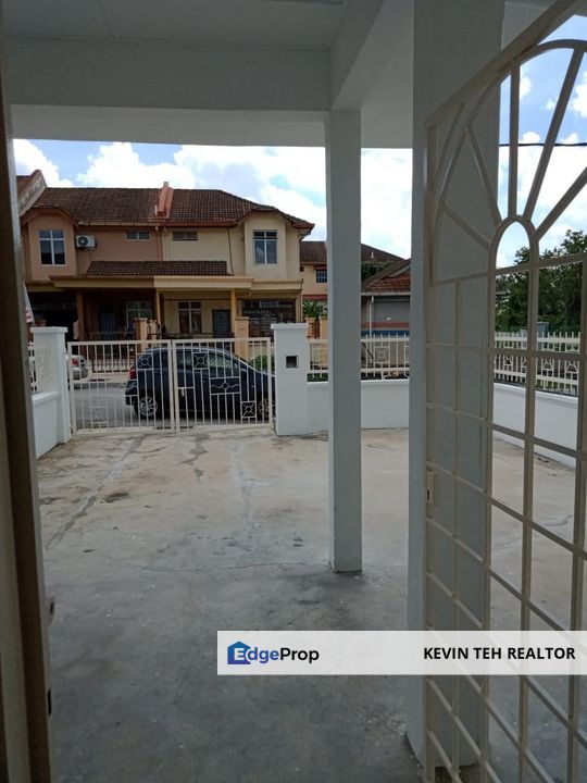 Freehold Terrace House in Bandar Baru Nilai – 4 Bedrooms, 3 Bathrooms, 1650 Sq Ft, Negeri Sembilan, Nilai
