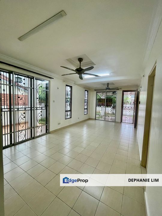 Bandar Bukit Raja House For Sale End Lot Renovated Extended Room Full width Kitchen, Selangor, Klang