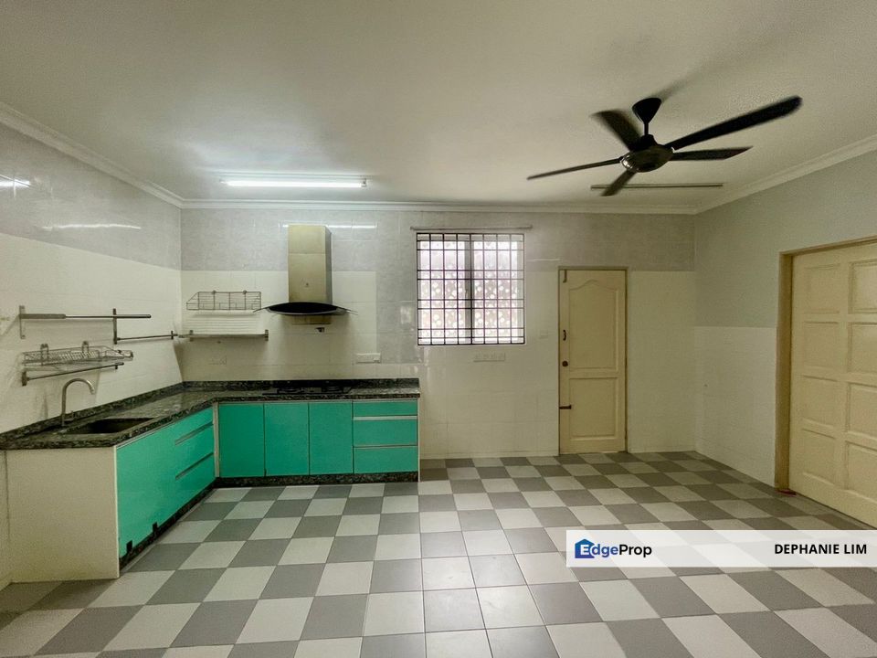 Bandar Bukit Raja House For Sale End Lot Renovated Extended Room Full width Kitchen, Selangor, Klang
