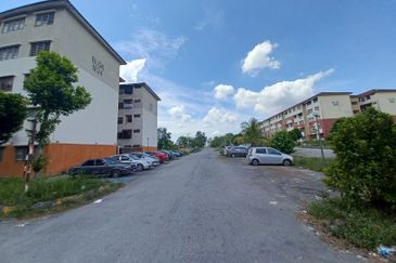 Johan Court Flat @ Alam Perdana