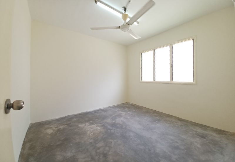 Johan Court Flat @ Alam Perdana