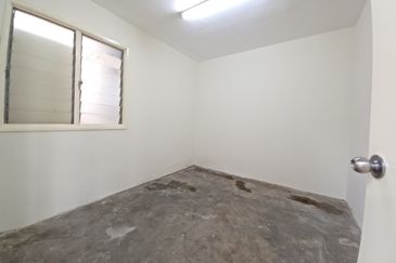 Johan Court Flat @ Alam Perdana