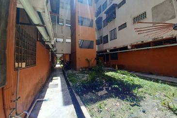 Johan Court Flat @ Alam Perdana