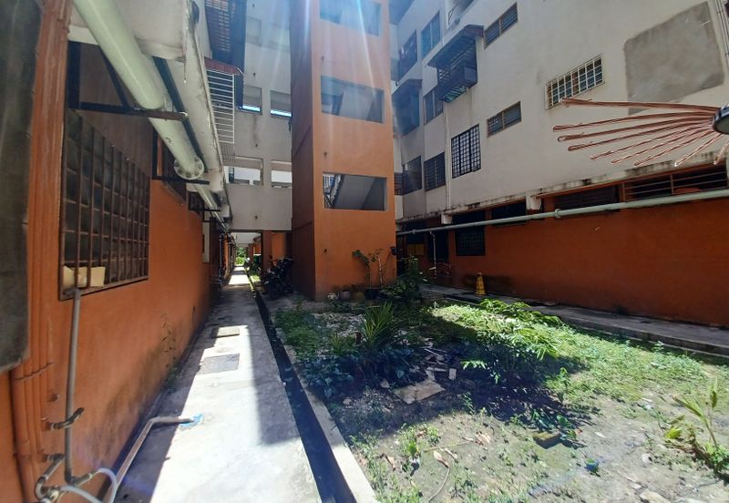 Johan Court Flat @ Alam Perdana