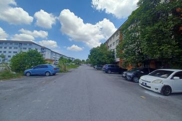 Johan Court Flat @ Alam Perdana