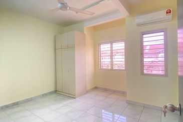 Persiaran Puncak Alam 1 