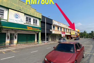 Kuala Selangar Asam Jawa  2 Storey Shop for Sale, Prime Commercial Investment at RM780K only!