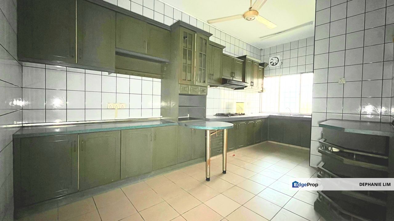 Batu Belah House For Sale Double Storey Terrace  Fully Extended Fully Tiles, Stainless Steel Grill, Selangor, Klang