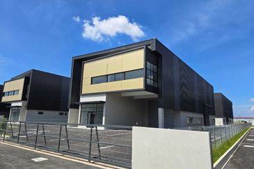 Bukit Raja Industrial Park i8b 1.5 Storey Detached Factory For Rent