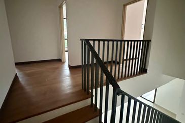 Bandar Kinrara Brand New 2 Sty Superlink Corner House For Sale