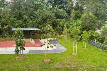 Bandar Kinrara Brand New 2 Sty Superlink Corner House For Sale