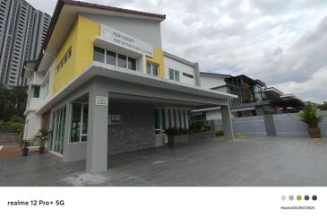 Villa Avenue @ Equine Park