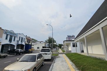 Desa Terbau , Single Storey Shoplot Corner 