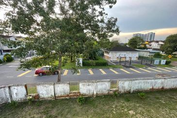 Caryota Square , Setia Tropika , 2 Storey Corner 