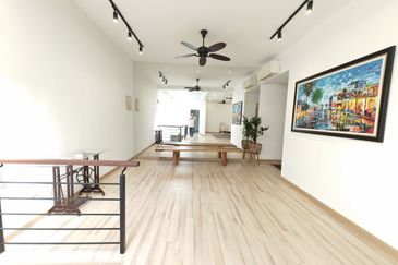 Maple Red, Adda Heights