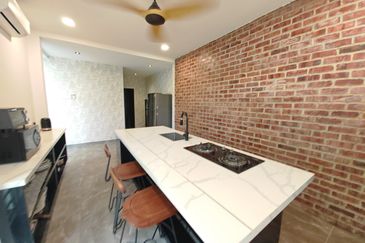 Maple Red, Adda Heights