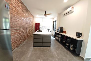 Maple Red, Adda Heights