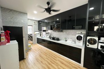 Areca Green , Setia Tropika , Double Storey Corner 