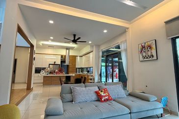 Setia Eco Garden , 2 Storey Semi D Corner , Swimming pool 