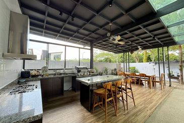 Setia Eco Garden , 2 Storey Semi D Corner , Swimming pool 