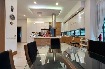 Setia Eco Garden , 2 Storey Semi D Corner , Swimming pool 