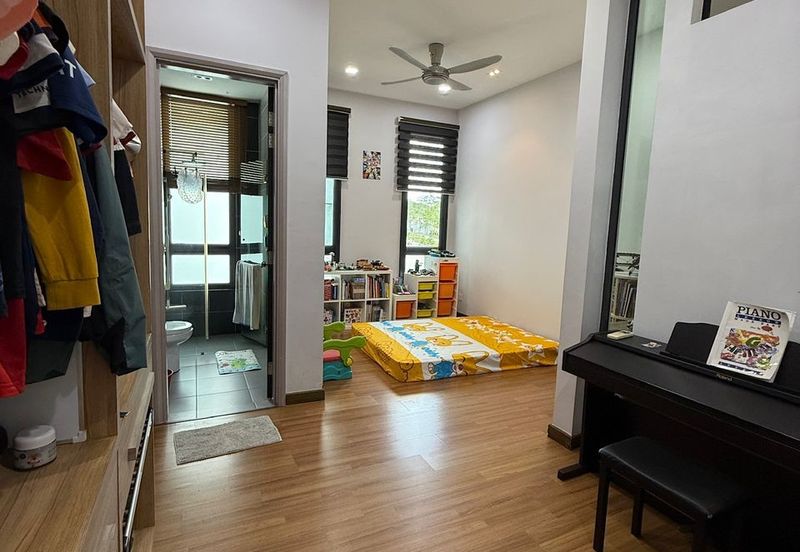 Setia Eco Garden , 2 Storey Semi D Corner , Swimming pool 