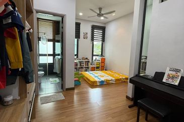 Setia Eco Garden , 2 Storey Semi D Corner , Swimming pool 