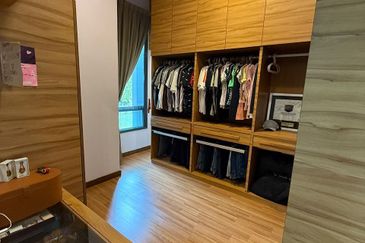 Setia Eco Garden , 2 Storey Semi D Corner , Swimming pool 