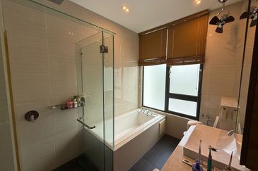 Setia Eco Garden , 2 Storey Semi D Corner , Swimming pool 