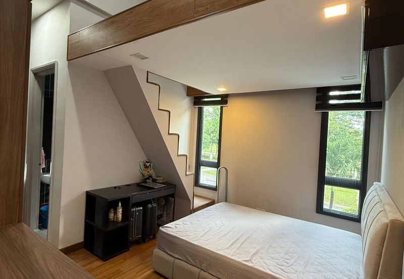 Setia Eco Garden , 2 Storey Semi D Corner , Swimming pool 